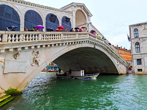 威尼斯的桥的特点有（威尼斯的桥的特点有二）