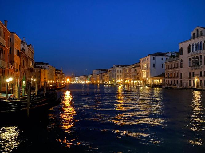 威尼斯之夜描写的景色（威尼斯之夜描写的景色是）